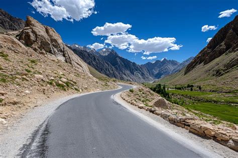 Prominent mountain roads and valleys (n/a)