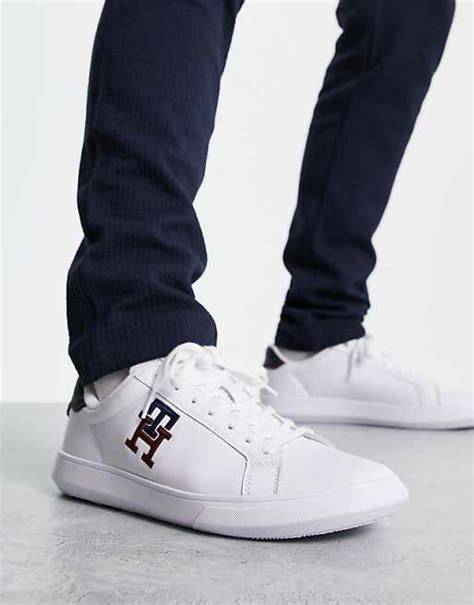 Sneaker design dettagli suede e suola cupsole