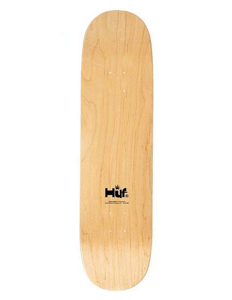 Immagine: kit di sicurezza e tavola da skate