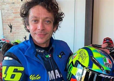 Valentino Rossi commosso festa Valencia foto pubblico