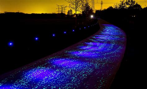 pista ciclabile luminescente luci notturne