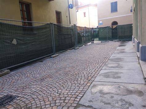 manto stradale pavimentazione irregolare centro storico
