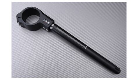 Dettaglio di una dima di regolazione semimanubri applicata a un manubrio