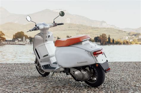 Lambretta G350 Special in una moderna esposizione