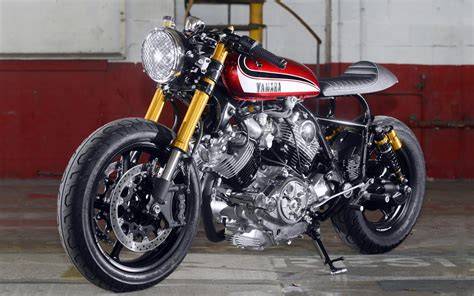 Rappresentazione delle linee classiche Virago e configurazioni café racer