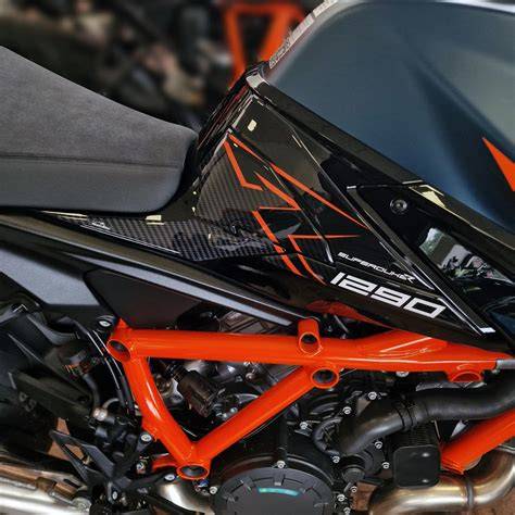 adesivi serbatoio KTM 1290 grafica dettagliata