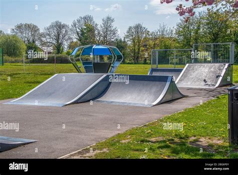 Diverse rampe da skate BENITO in un parco