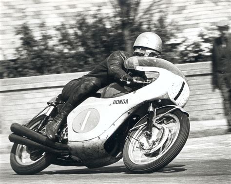 Jim Redman su Honda RC166 250cc