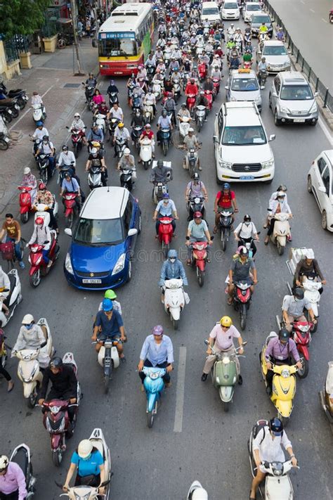 moto noleggio Hanoi traffico Vietnam