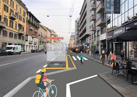 Milano pista ciclabile in via Vittor Pisani con veicoli in sosta