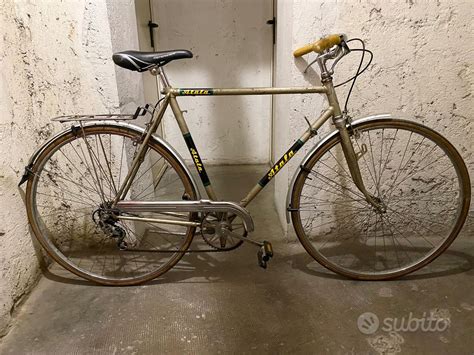 vecchie fotografie di ciclisti e biciclette d'epoca