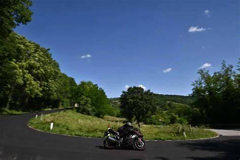 Confronto piste Moto Rider e fisica di guida