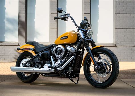 Dettaglio di una Harley-Davidson Street Bob personalizzata con accessori