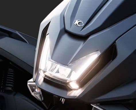 Kymco Skytown 125 design frontale e LED