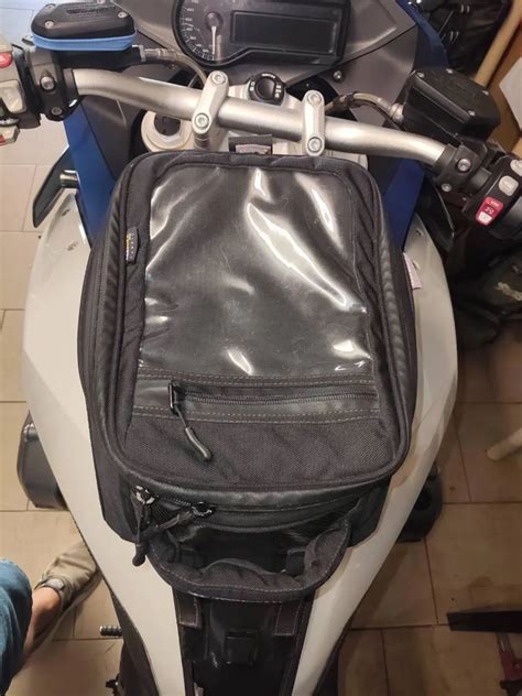 connettore accessori BMW moto sotto serbatoio