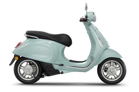 Vespa elettrica in un contesto urbano