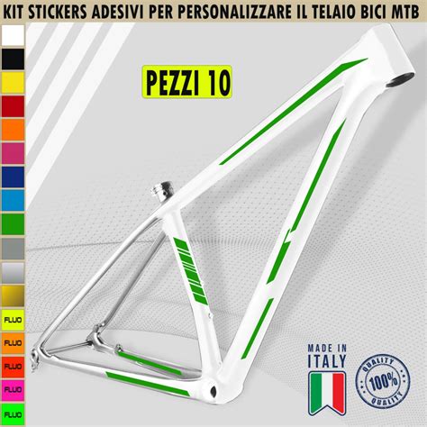 Primo piano di adesivi personalizzati per biciclette con texture resistenti