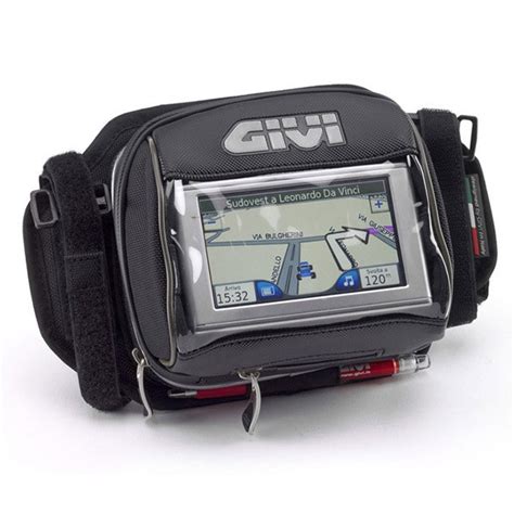 Manubrio di una moto con montato il porta navigatore Givi S954B