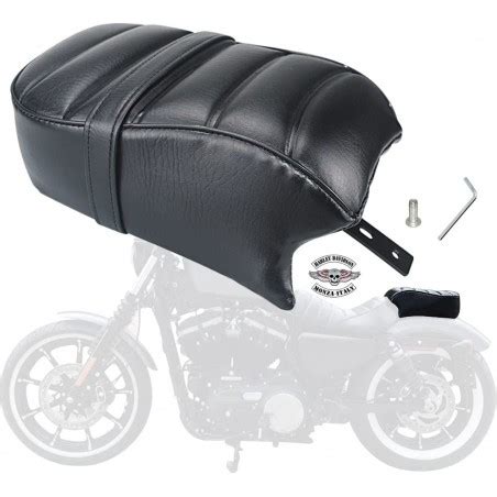 Serratura del sellino del passeggero su una Harley-Davidson Sportster