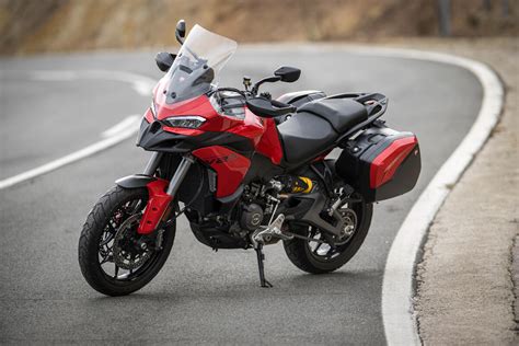 Immagine di una Multistrada 1200 rossa su strada