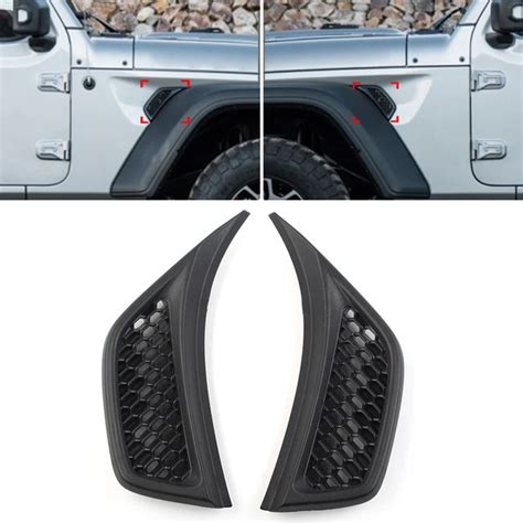 Immagine di una mascherina presa aria parafango anteriore per Iveco Daily, con dettagli visibili