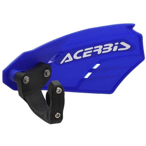 Motociclista con paramani da cross