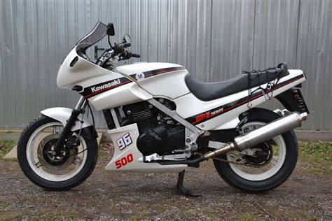GPZ 500S caratteristiche estetiche 1980s
