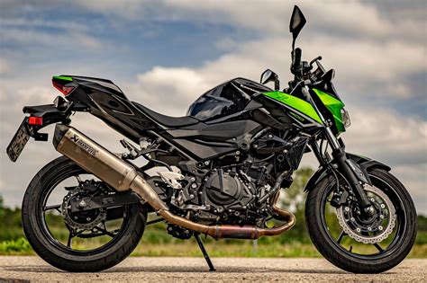 Kawasaki Z400 in nero