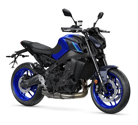 Yamaha MT-09 in primo piano con enfasi sul motore