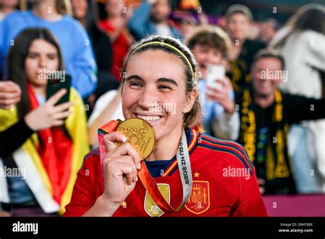 Eleonora Farina celebra la vittoria in Coppa del Mondo