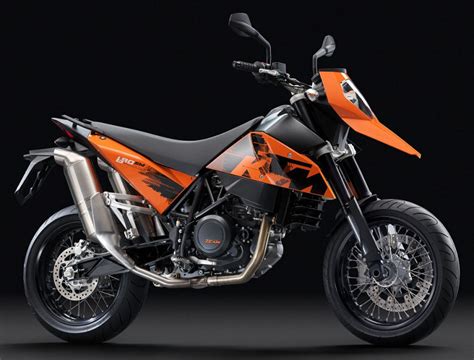 KTM 690 Supermoto 2009 personalizzata con grafiche aggressive