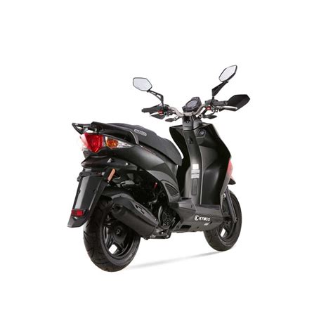 Kymco Agility scooter con faro anteriore acceso
