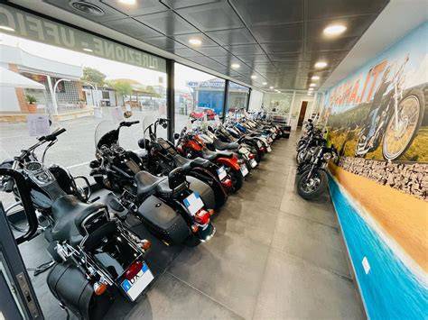 esposizione motociclette usate showroom