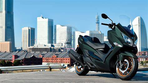 Prospettiva frontale Burgman 400 design sportivo