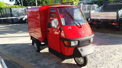 Piaggio Ape in un contesto rurale