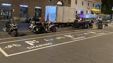 Immagine di aree parcheggio moto dedicate
