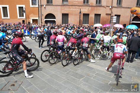 Scorcio finale arrivo tappa Giro d'Italia San Martino di Castrozza