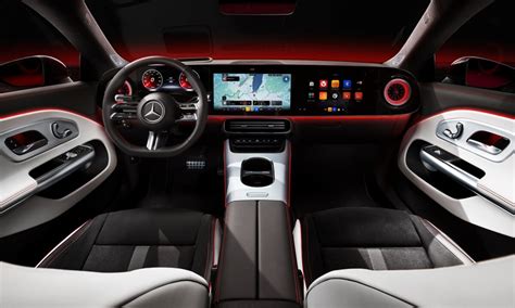 Interni Mercedes-Benz CLA con display centrale