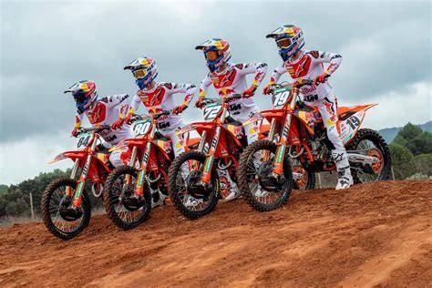 infografica formazione team motocross