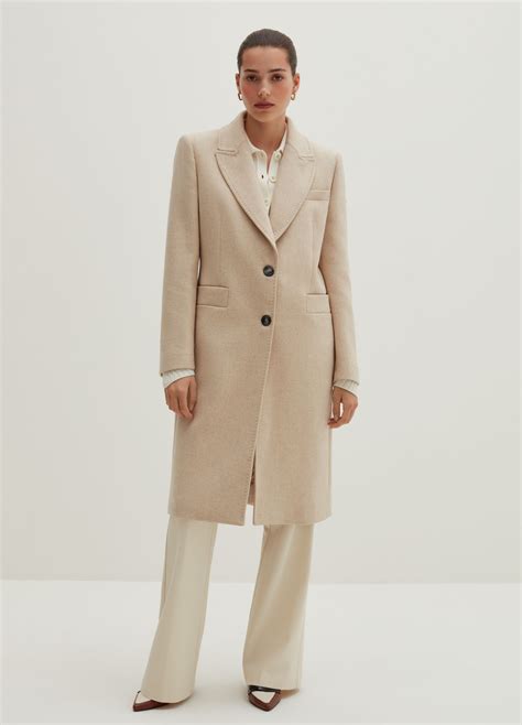 cappotto monopetto silhouette vestibilità spalle
