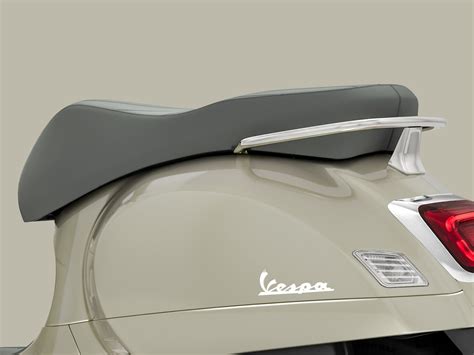 Vespa con parafango arrugginito