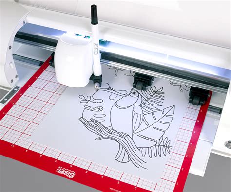 Plotter da taglio che taglia un adesivo