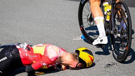 caduta gravissima ciclista protesa velocità 90kmh