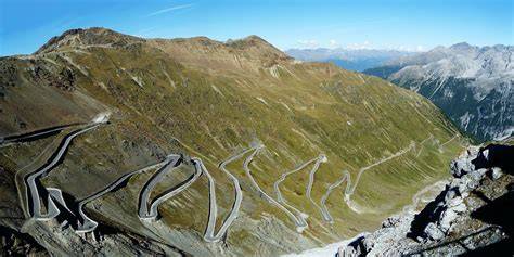 Passo dello Stelvio panorama e tornanti