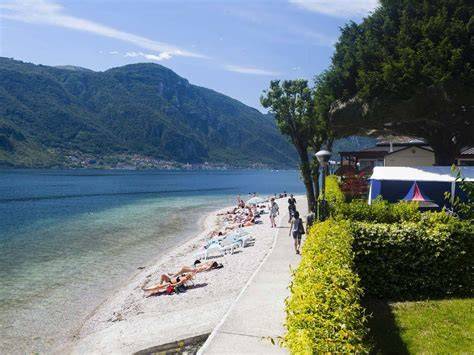spiaggia di Abbadia Lariana panorama