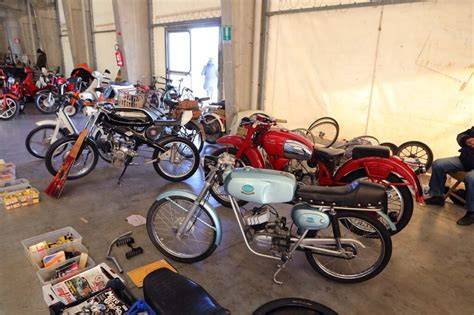 Mostra Scambio auto moto epoca immagine dinamica