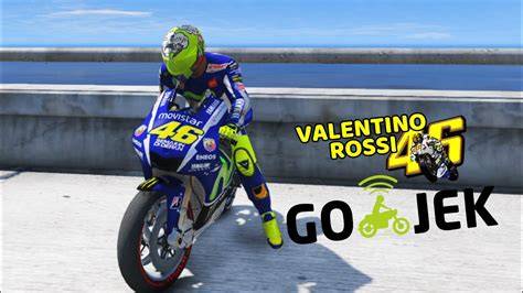 Immagine di una mod di Valentino Rossi in GTA 5 con casco e tuta