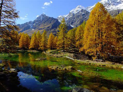 Valle d'Aosta paesaggio autunnale