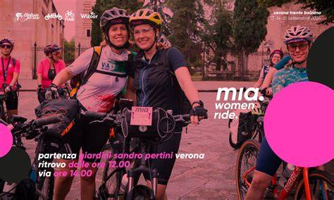 donne in gruppo su e-bike evento MIA Women Ride