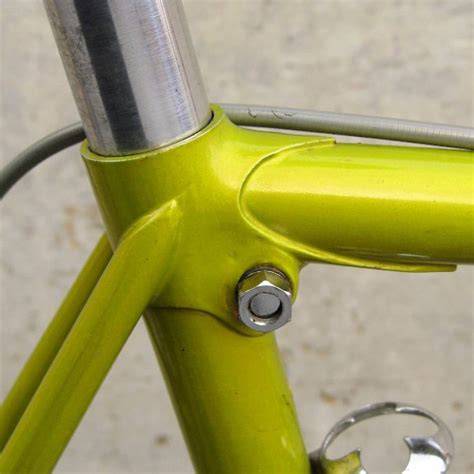 Seat lug design legnano 1970 confronto